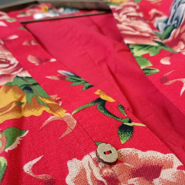 Veste à lacets en coton et lin à imprimé pivoine et fleurs rouges du nord-est de style ethnique Buddha Stones