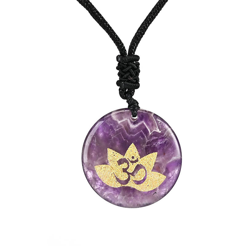 Collier pendentif de guérison en Buddha Stones, symbole OM Lotus, divers cristaux, améthyste, œil de tigre
