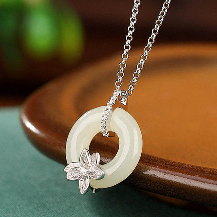 Buddha Stones Collier avec pendentif porte-bonheur en argent sterling 925 et jade Hetian
