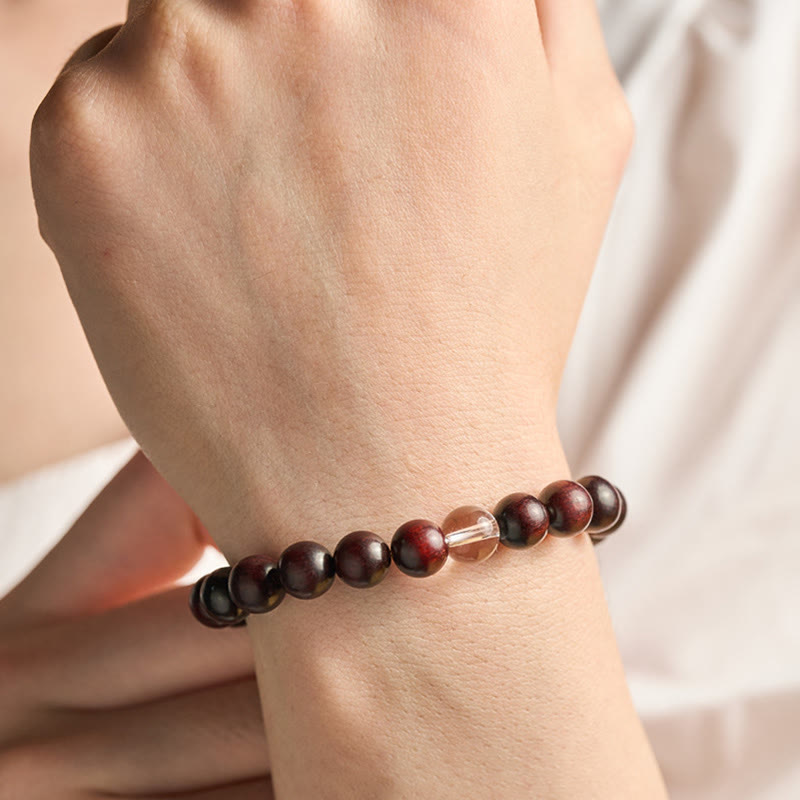 Bracelet de protection en cristal blanc et bois de santal rouge à petites feuilles de Buddha Stones