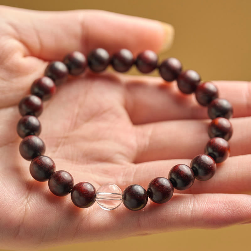 Bracelet de protection en cristal blanc et bois de santal rouge à petites feuilles de Buddha Stones
