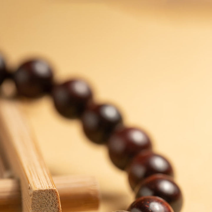 Bracelet de protection en cristal blanc et bois de santal rouge à petites feuilles de Buddha Stones