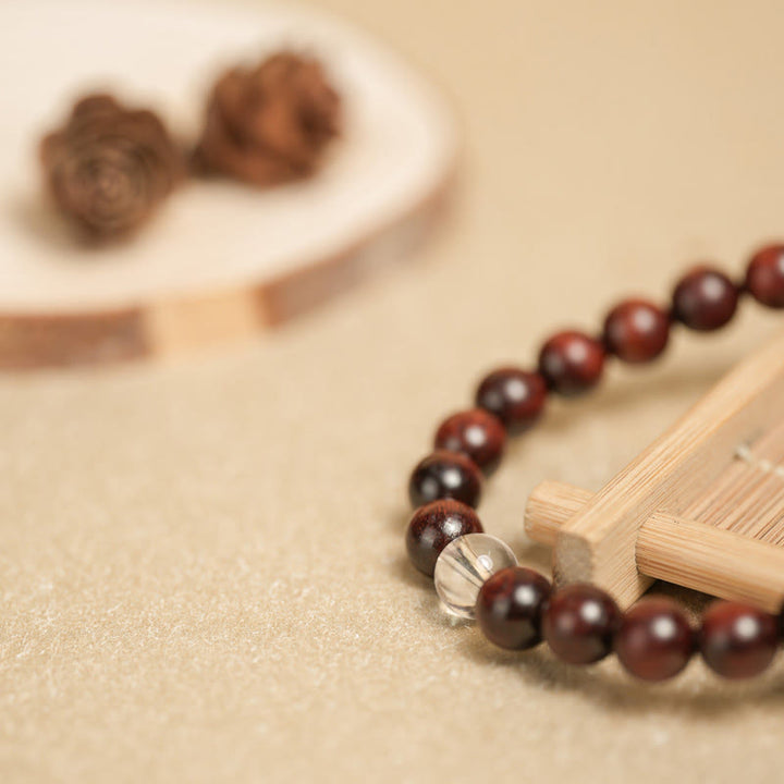 Bracelet de protection en cristal blanc et bois de santal rouge à petites feuilles de Buddha Stones