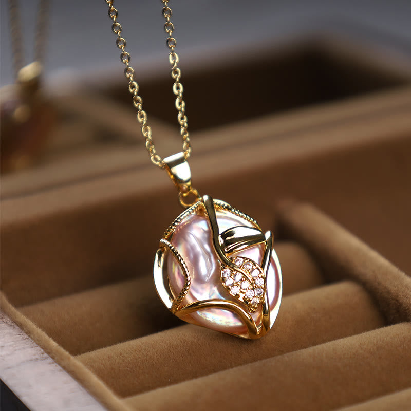 Collier avec pendentif en forme de fleur de perle baroque naturelle en cuivre plaqué or 18 carats et pierres de Buddha Stones