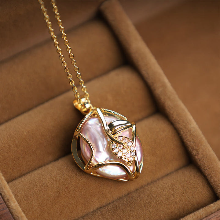 Collier avec pendentif en forme de fleur de perle baroque naturelle en cuivre plaqué or 18 carats et pierres de Buddha Stones
