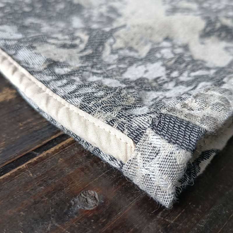 Chemise à manches longues en coton et lin avec imprimé Buddha Stones noir et gris et boutons de grenouille avec poches - image 11