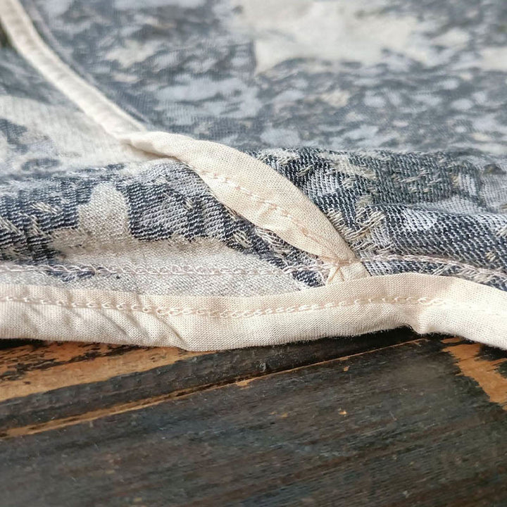 Chemise à manches longues en coton et lin avec imprimé Buddha Stones noir et gris et boutons de grenouille avec poches