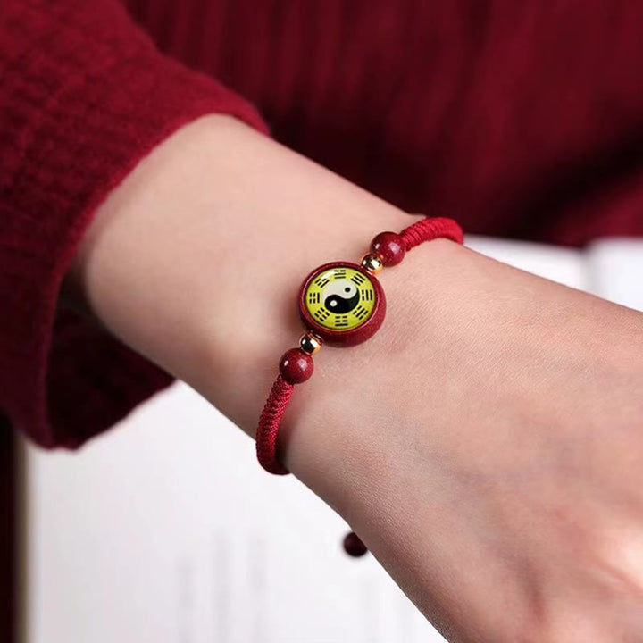 Bracelet porte-bonheur en Buddha Stones avec cordon rouge en cinabre et symbole Yin Yang Bagua - image 9