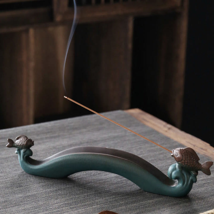 Brûleur d'encens en céramique avec double poisson koï en Buddha Stones