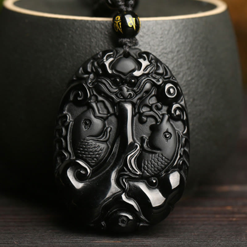 Collier pendentif en corde de perles de poisson Koi en obsidienne noire avec Buddha Stones
