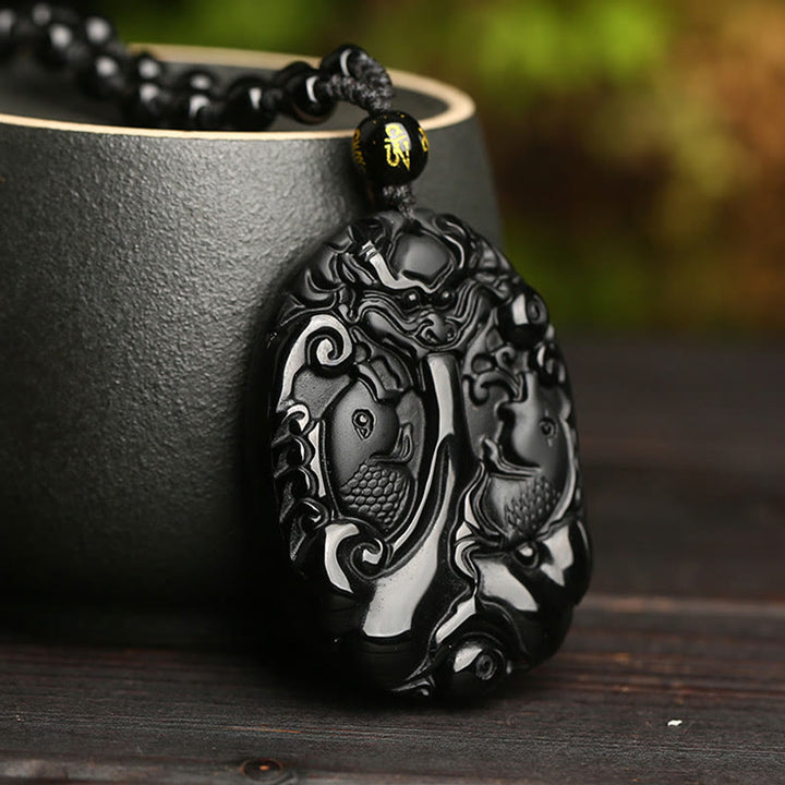 Collier pendentif en corde de perles de poisson Koi en obsidienne noire avec Buddha Stones
