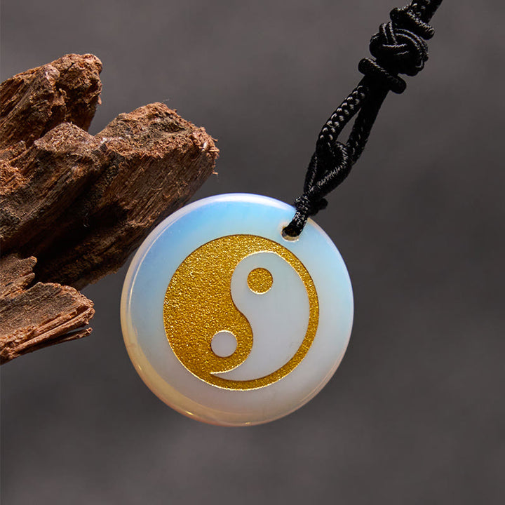 Collier pendentif spirituel Yin Yang en Buddha Stones en cristal varié, améthyste, œil de tigre, aventurine verte