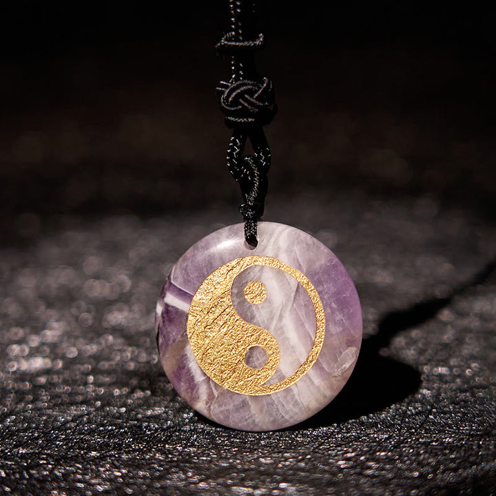 Collier pendentif spirituel Yin Yang en Buddha Stones en cristal varié, améthyste, œil de tigre, aventurine verte