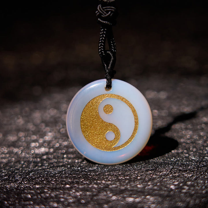 Collier pendentif spirituel Yin Yang en Buddha Stones en cristal varié, améthyste, œil de tigre, aventurine verte