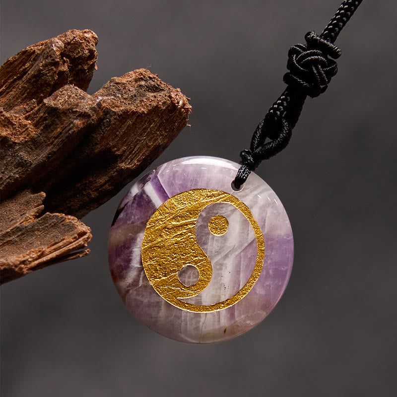 Collier pendentif spirituel Yin Yang en Buddha Stones en cristal varié, améthyste, œil de tigre, aventurine verte
