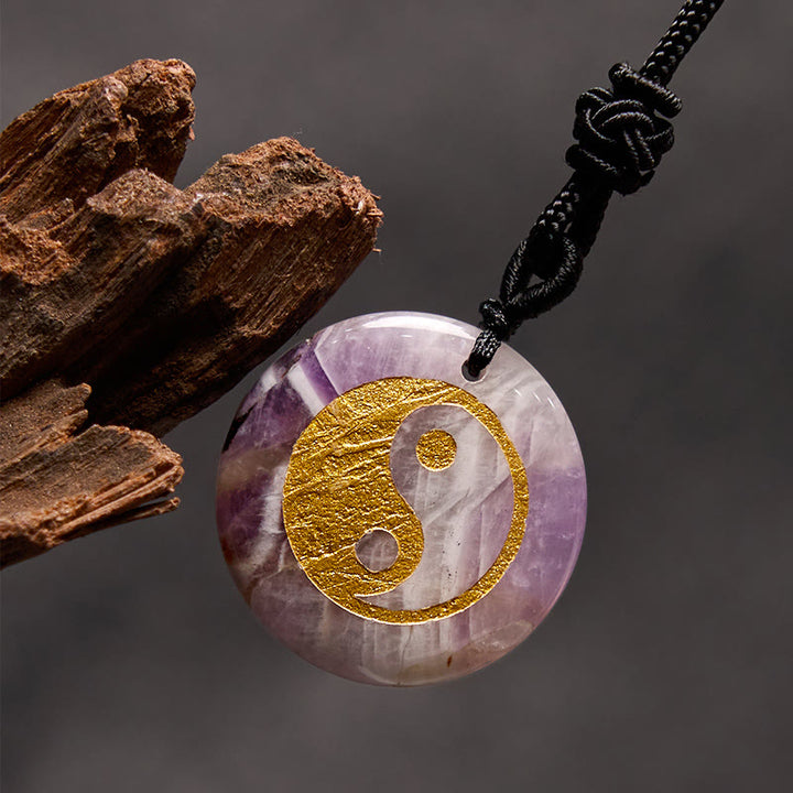 Collier pendentif spirituel Yin Yang en Buddha Stones en cristal varié, améthyste, œil de tigre, aventurine verte