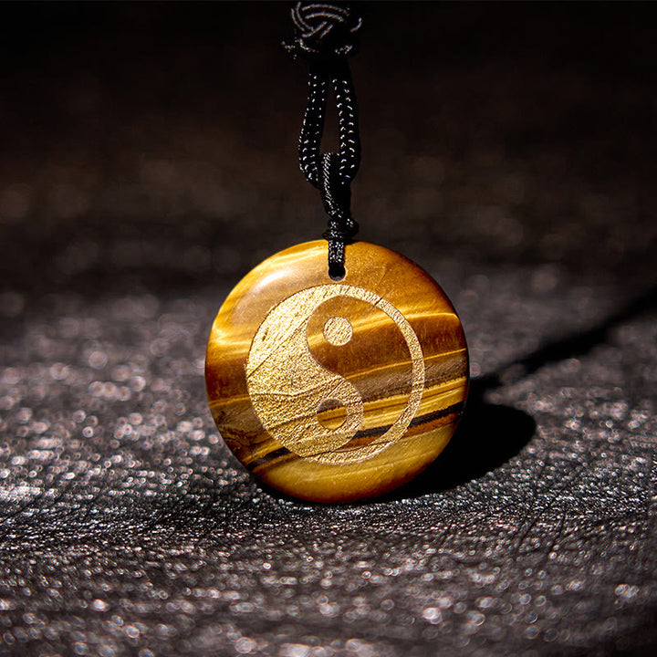 Collier pendentif spirituel Yin Yang en Buddha Stones en cristal varié, améthyste, œil de tigre, aventurine verte