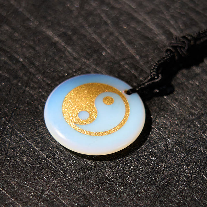 Collier pendentif spirituel Yin Yang en Buddha Stones en cristal varié, améthyste, œil de tigre, aventurine verte