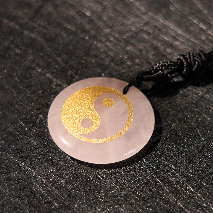 Collier pendentif spirituel Yin Yang en Buddha Stones en cristal varié, améthyste, œil de tigre, aventurine verte