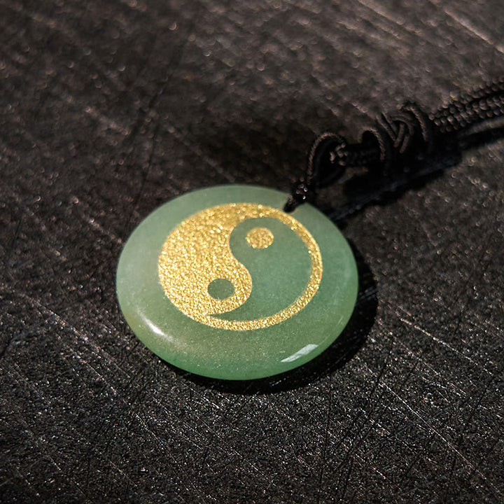 Collier pendentif spirituel Yin Yang en Buddha Stones en cristal varié, améthyste, œil de tigre, aventurine verte