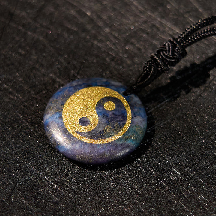 Collier pendentif spirituel Yin Yang en Buddha Stones en cristal varié, améthyste, œil de tigre, aventurine verte
