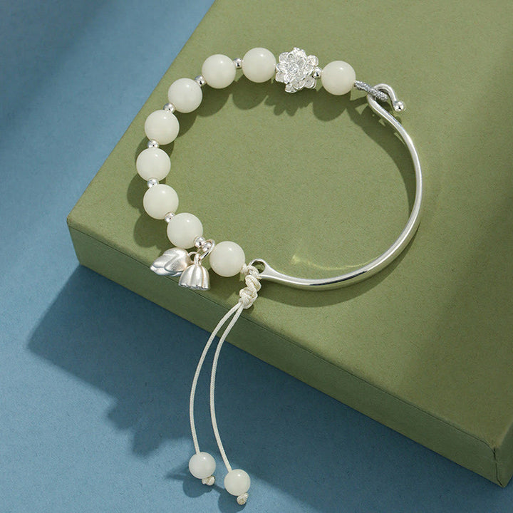 Bracelet jonc porte-bonheur en pierres de Buddha Stones et graines de Bodhi, papillon, lotus