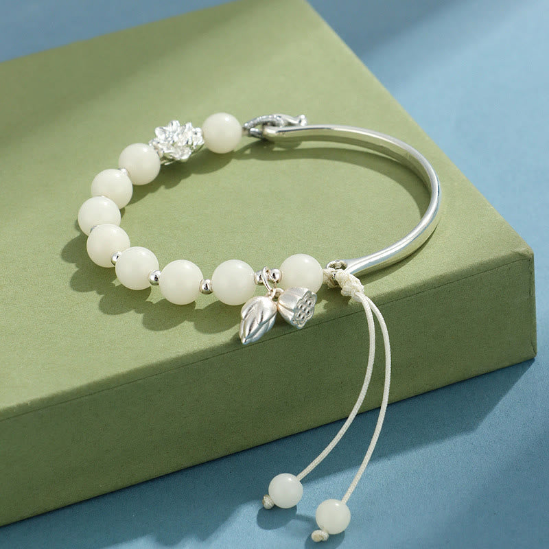 Bracelet jonc porte-bonheur en pierres de Buddha Stones et graines de Bodhi, papillon, lotus