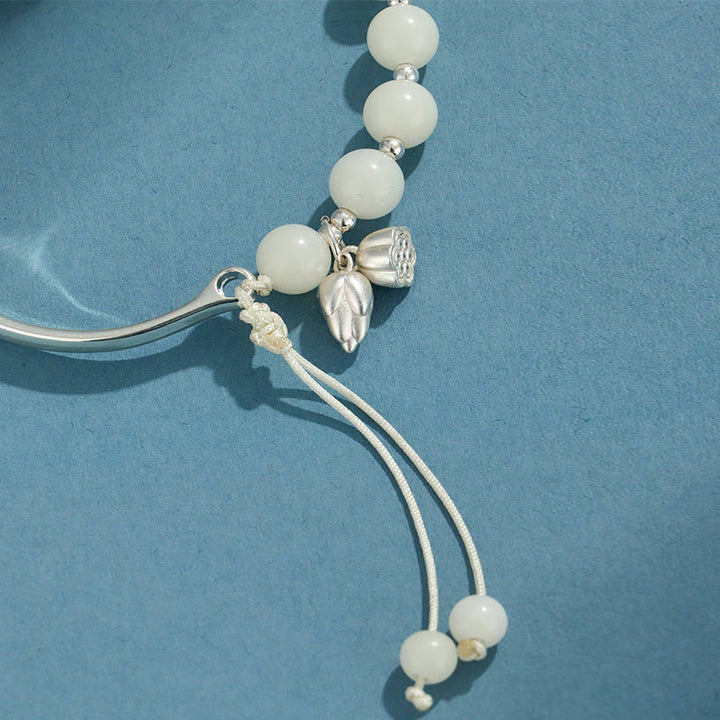 Bracelet jonc porte-bonheur en pierres de Buddha Stones et graines de Bodhi, papillon, lotus