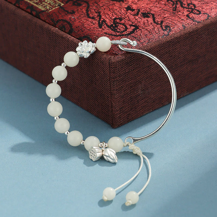 Bracelet jonc porte-bonheur en pierres de Buddha Stones et graines de Bodhi, papillon, lotus
