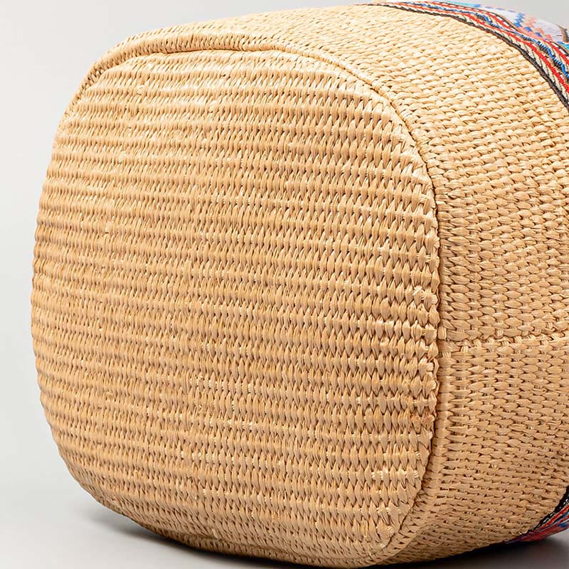 Sac à bandoulière en paille tissée avec pompons et Buddha Stones