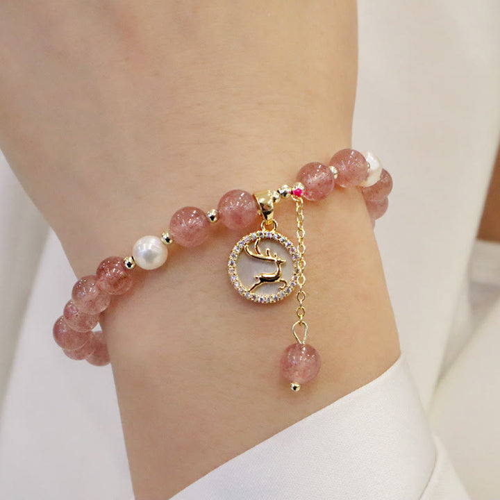 Bracelet de guérison à breloques en forme de queue de poisson avec Buddha Stones de quartz fraise et visage souriant d'élan