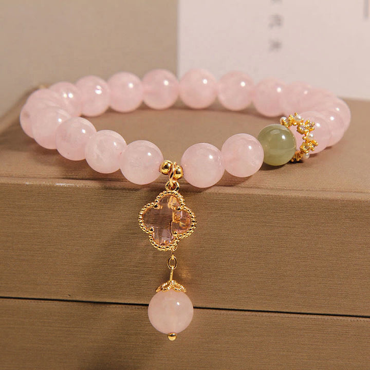 Bracelet apaisant en cristal rose naturel avec trèfle à quatre feuilles de Buddha Stones - image 1