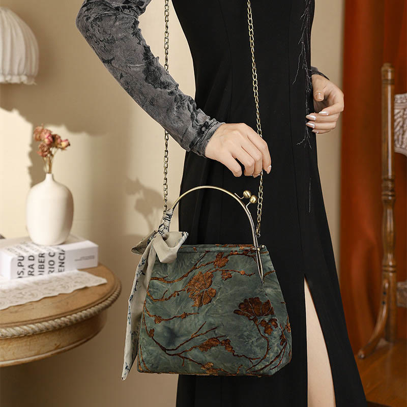 Sac à bandoulière en velours jacquard avec chaîne en métal Buddha Stones
