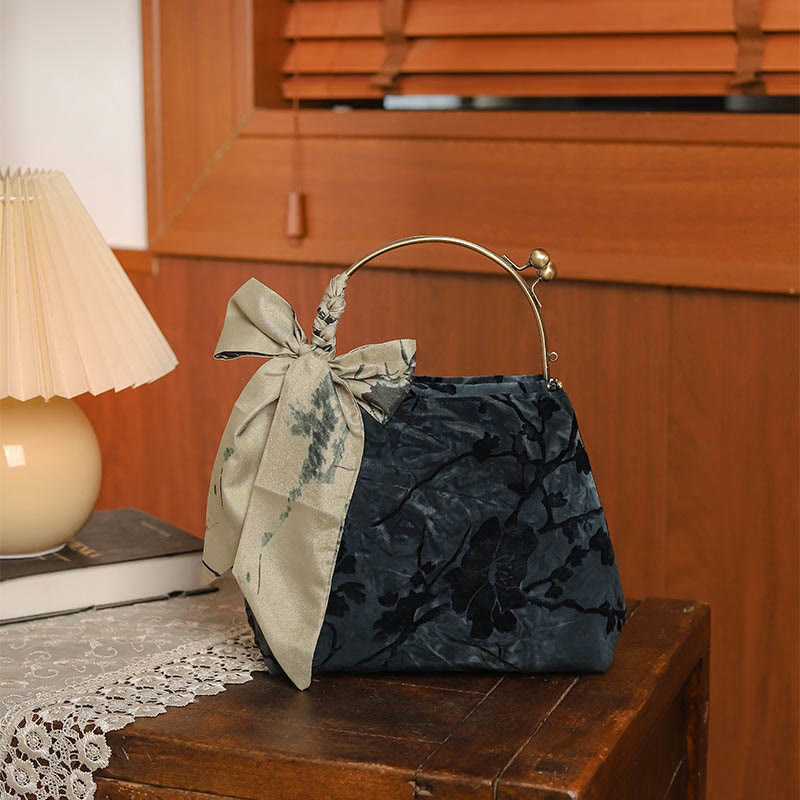 Sac à bandoulière en velours jacquard avec chaîne en métal Buddha Stones
