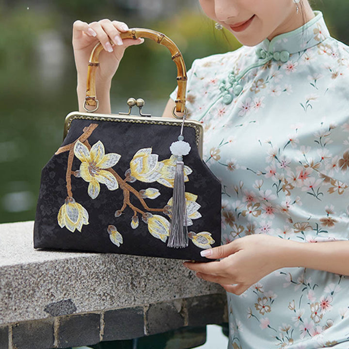 Sac à main à bandoulière avec broderie de fleurs de prunier et Buddha Stones