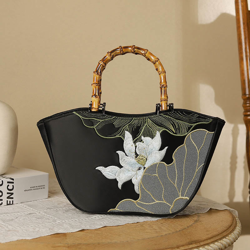 Sac à main avec poignée en bambou et broderie de Buddha Stones et de lotus