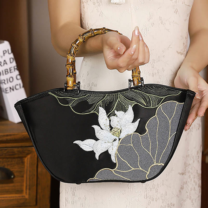 Sac à main avec poignée en bambou et broderie de Buddha Stones et de lotus