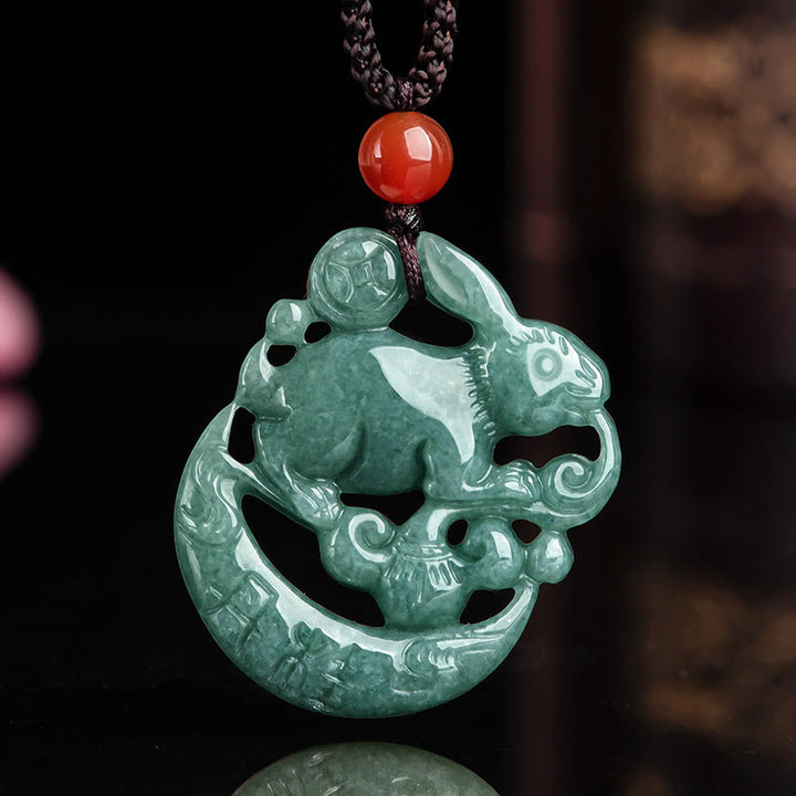 Collier pendentif croissant de lune porte-bonheur en jade de l'année du lapin