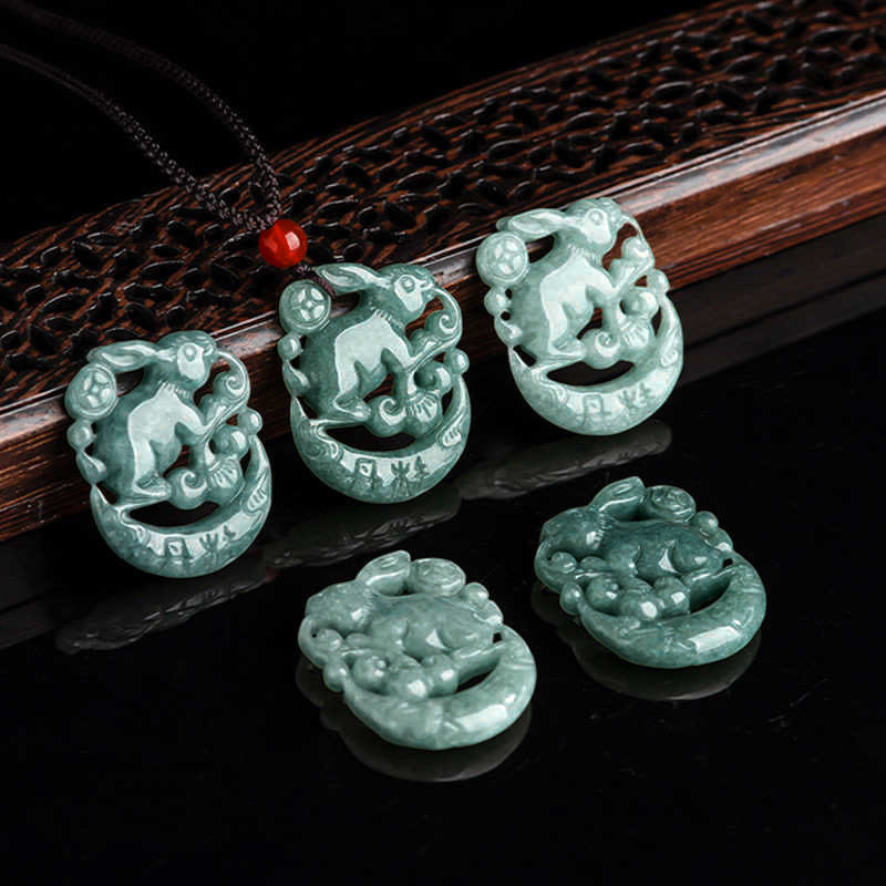 Collier pendentif croissant de lune porte-bonheur en jade de l'année du lapin