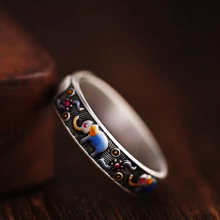 Bague ajustable en Buddha Stones sculptée en forme d'éléphant coloré