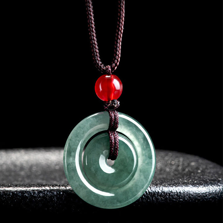 Buddha Stones Collier pendentif en jade vert avec boucle double paix et abondance