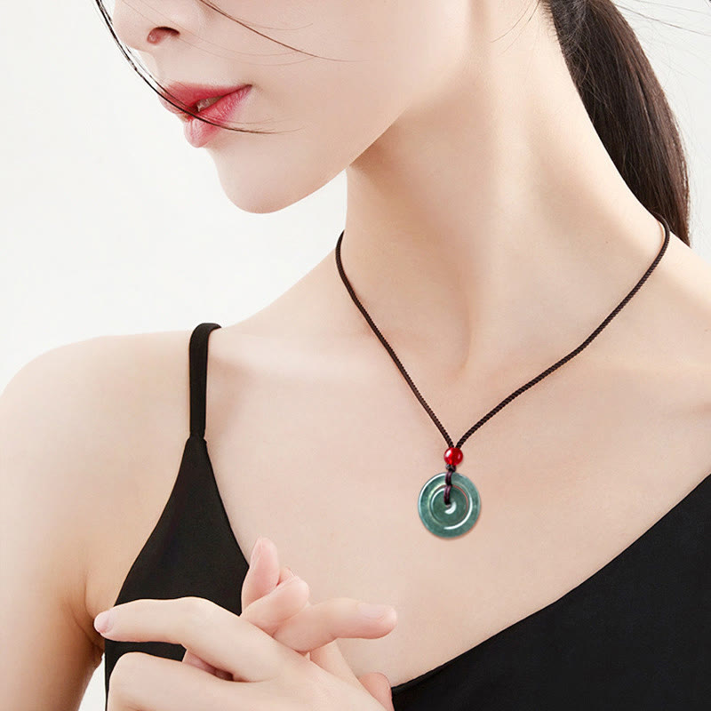 Buddha Stones Collier pendentif en jade vert avec boucle double paix et abondance