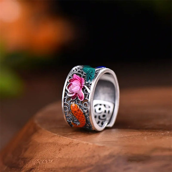 Bague porte-bonheur en cuivre et émail bleu avec Buddha Stones et cœur de lotus Sutra Koi