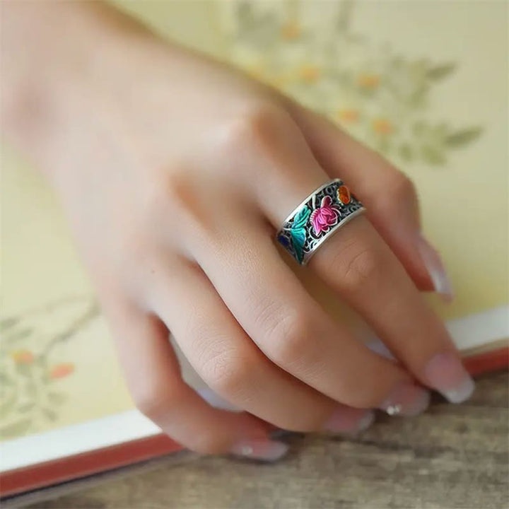 Bague porte-bonheur en cuivre et émail bleu avec Buddha Stones et cœur de lotus Sutra Koi