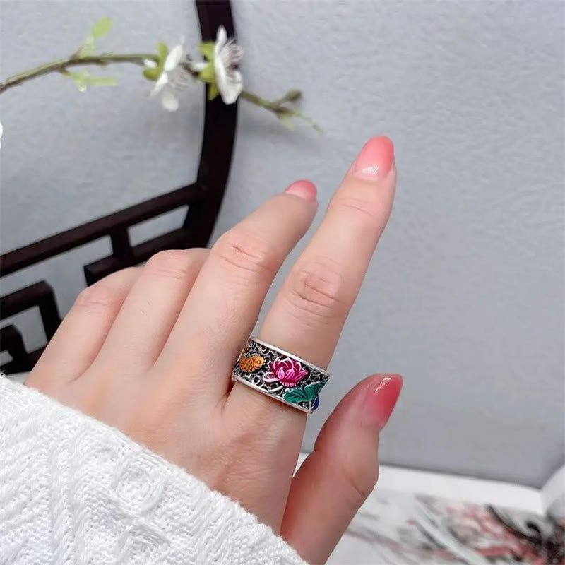 Bague porte-bonheur en cuivre et émail bleu avec Buddha Stones et cœur de lotus Sutra Koi