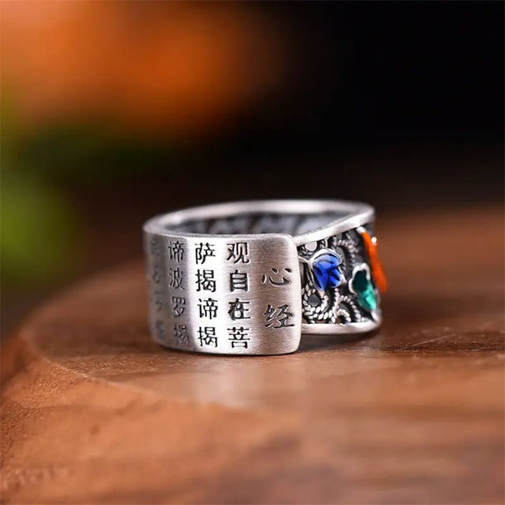 Bague porte-bonheur en cuivre et émail bleu avec Buddha Stones et cœur de lotus Sutra Koi