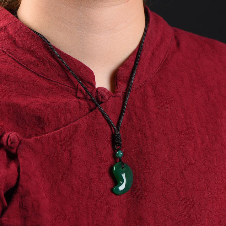 Collier de confiance et de calme en agate rouge et agate verte à motif de lune - image 9