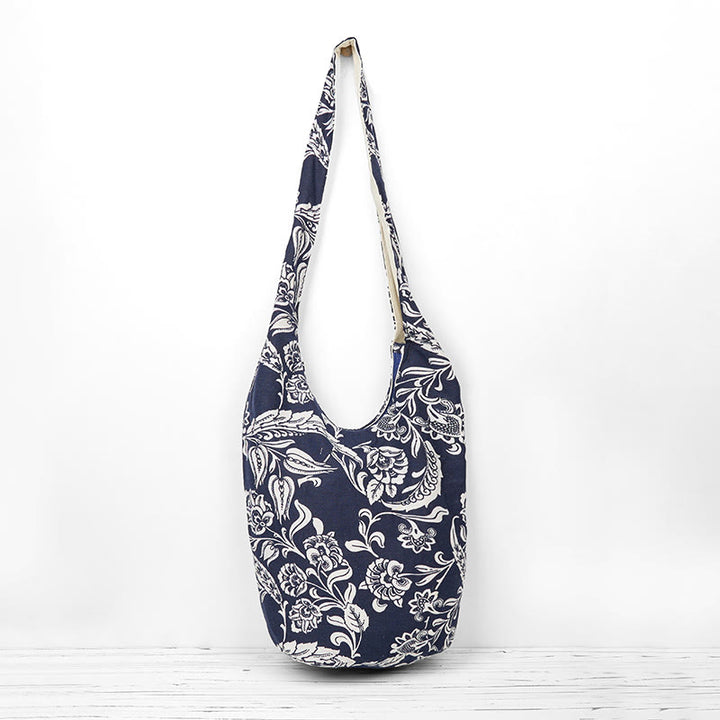 Sac à bandoulière en coton à motif de fleurs bleu marine et blanc Buddha Stones