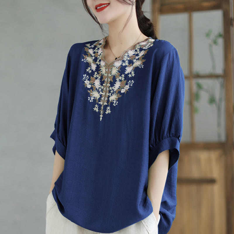 T-shirt en coton et lin à manches courtes et col en V avec petites broderies florales et Buddha Stones - Bleu acier - F (convient aux tailles US4-8/10 ; UK/AU8-12/14 ; EU36-40/42) - image 3