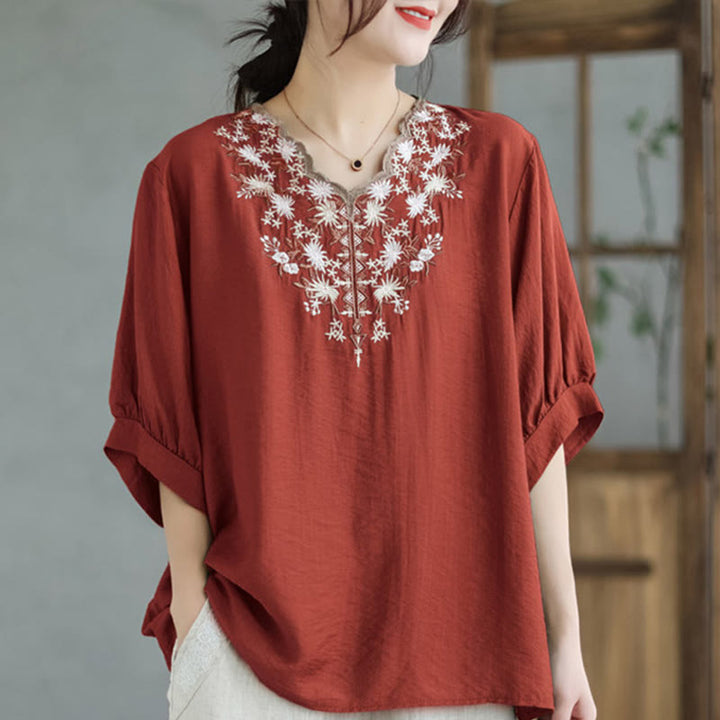 T-shirt en coton et lin à manches courtes et col en V avec petites broderies florales et Buddha Stones